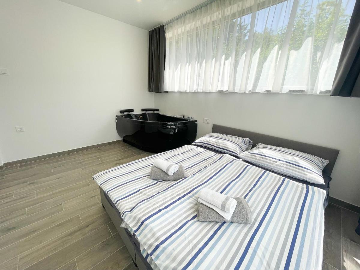 Villa Linda Crikvenica Buitenkant foto